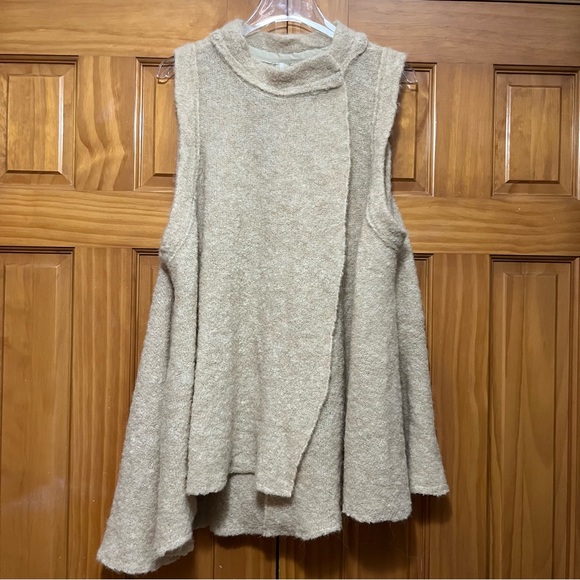 Free People Stand And Deliver Wool Alpaca
Blend Cape Sweater Vest Size Medium - Picture 1 of 12